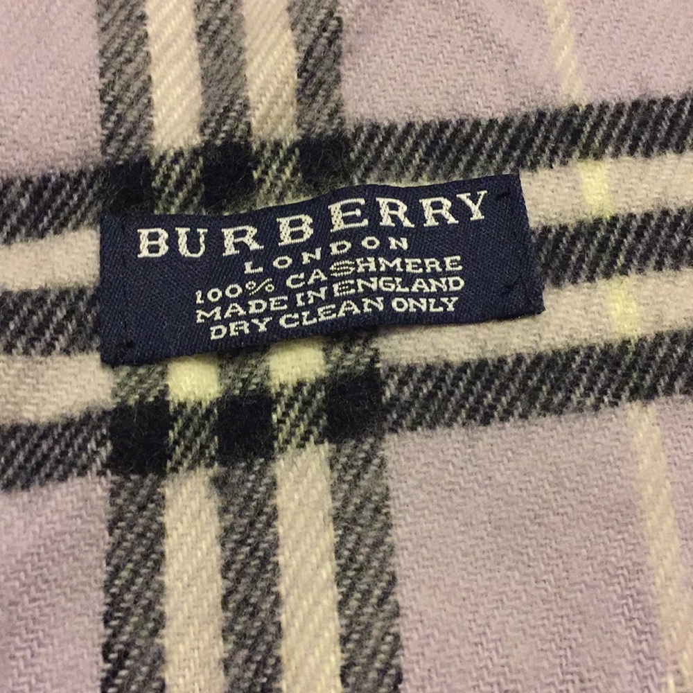 Burberry 🧣 - Picture 2 of 7